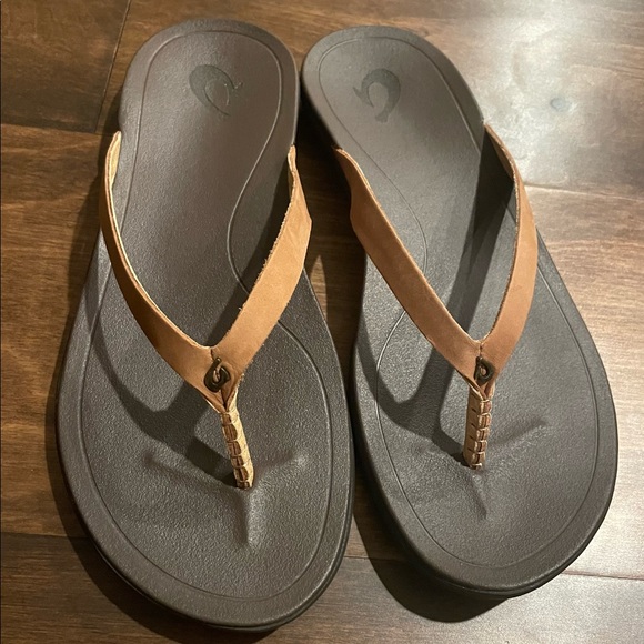 Olukai - Ho'opio Leather Flipflops NWOT - Picture 2 of 13
